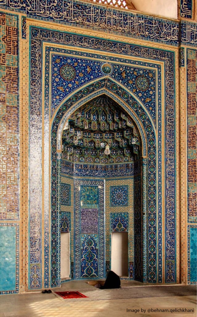 محراب نمازخانه مدرن و سنتی: کدام گزینه برای شما مناسب است؟